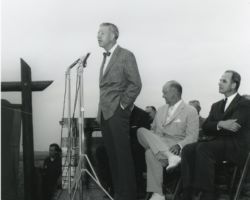 Stanton Mead speaking a the dedication of Mead Wildlife Refuge Area. 1959. (Courtesy of Wisconsin DNR.)